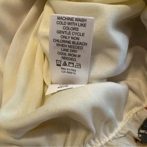 Maurices Floral Blouse Size Large - NWOT - Picture 5 of 7